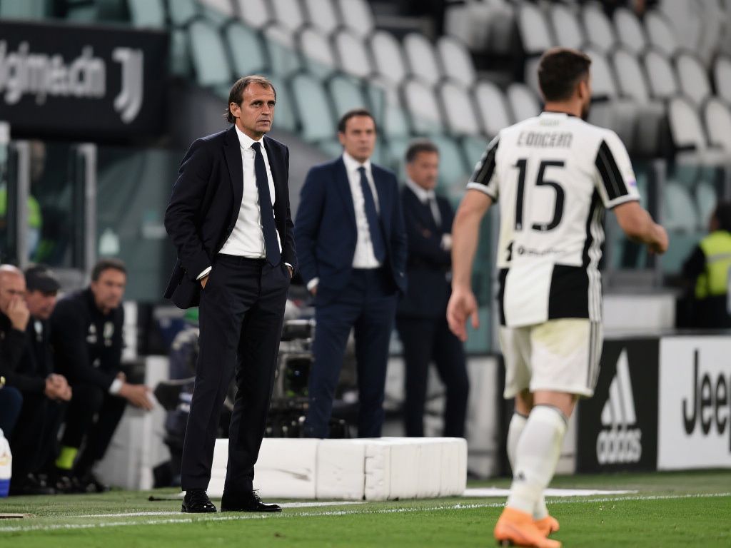 米兰体育报消息:尤文图斯主帅或将面临下课危机 (米兰体育报爆料:尤文图斯主帅面临下课危机!) 据《米兰体育报》的最新消息,尤文图斯高层已经开始重